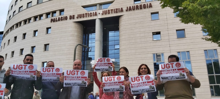 ISocial Navarra. UGT se concentra durante el juicio en defensa del convenio.