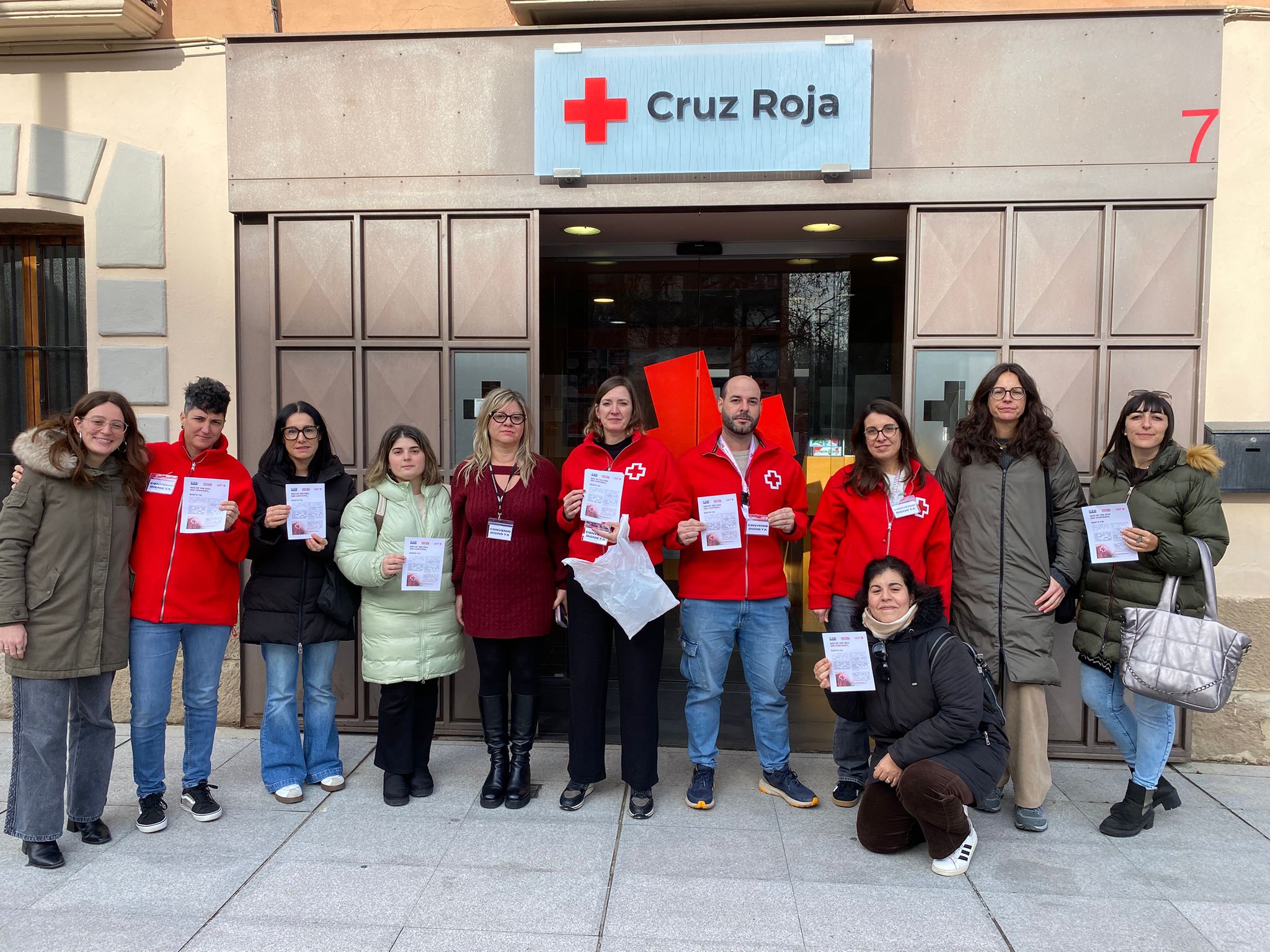 Cruz Roja Navarra sin convenio desde hace más de un año. Concentraciones para decir que basta ya.