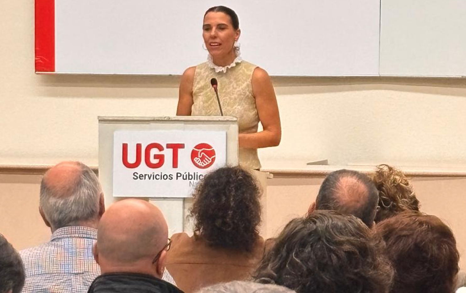 Isabel Araque, Secretaria General de UGT Servicios Públicos, celebra en Navarra una jornada de formación sindical.