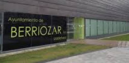 UGT rechaza el cese del jefe de la policía local de Berriozar y destaca su trayectoria ejemplar.