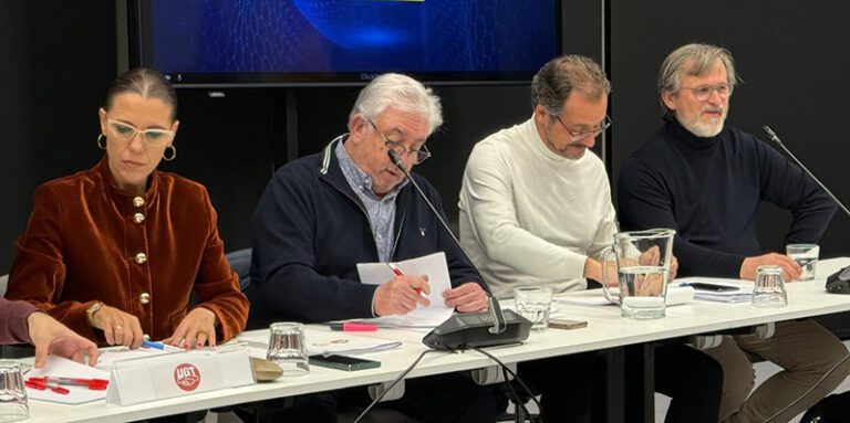 Lee más sobre el artículo Firma del Acuerdo Marco que mejora salarios, refuerza lo publico y garantiza el empleo, la estabilidad y los derechos.